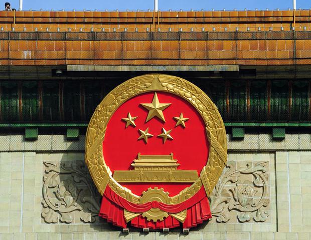 Що символізують прапор і герб Китаю? Яка у них історія?